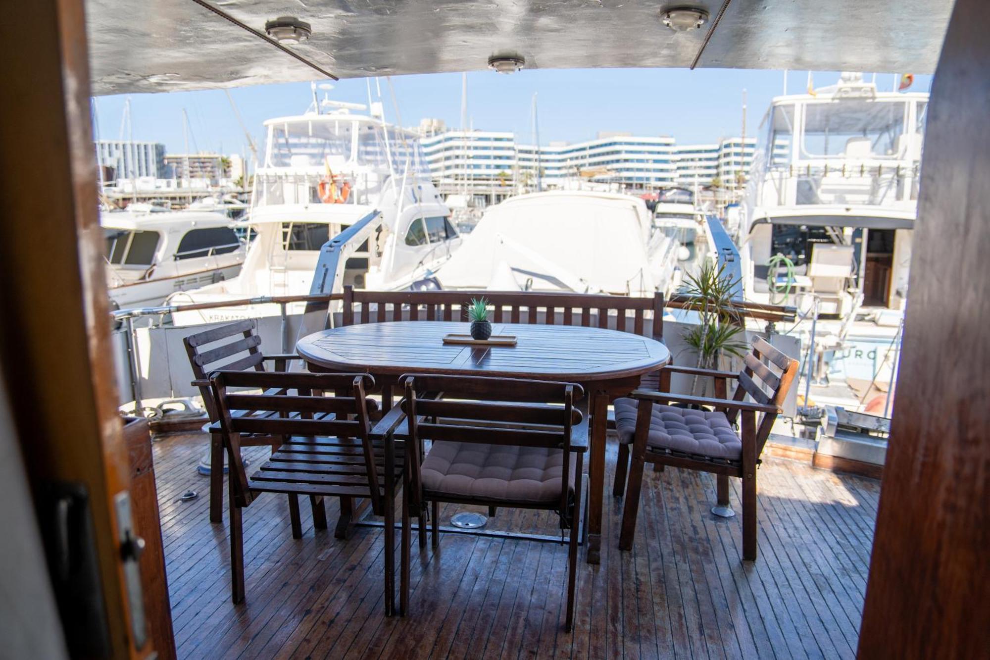 Boat Aloha Otel Sant Adria de Besos Dış mekan fotoğraf