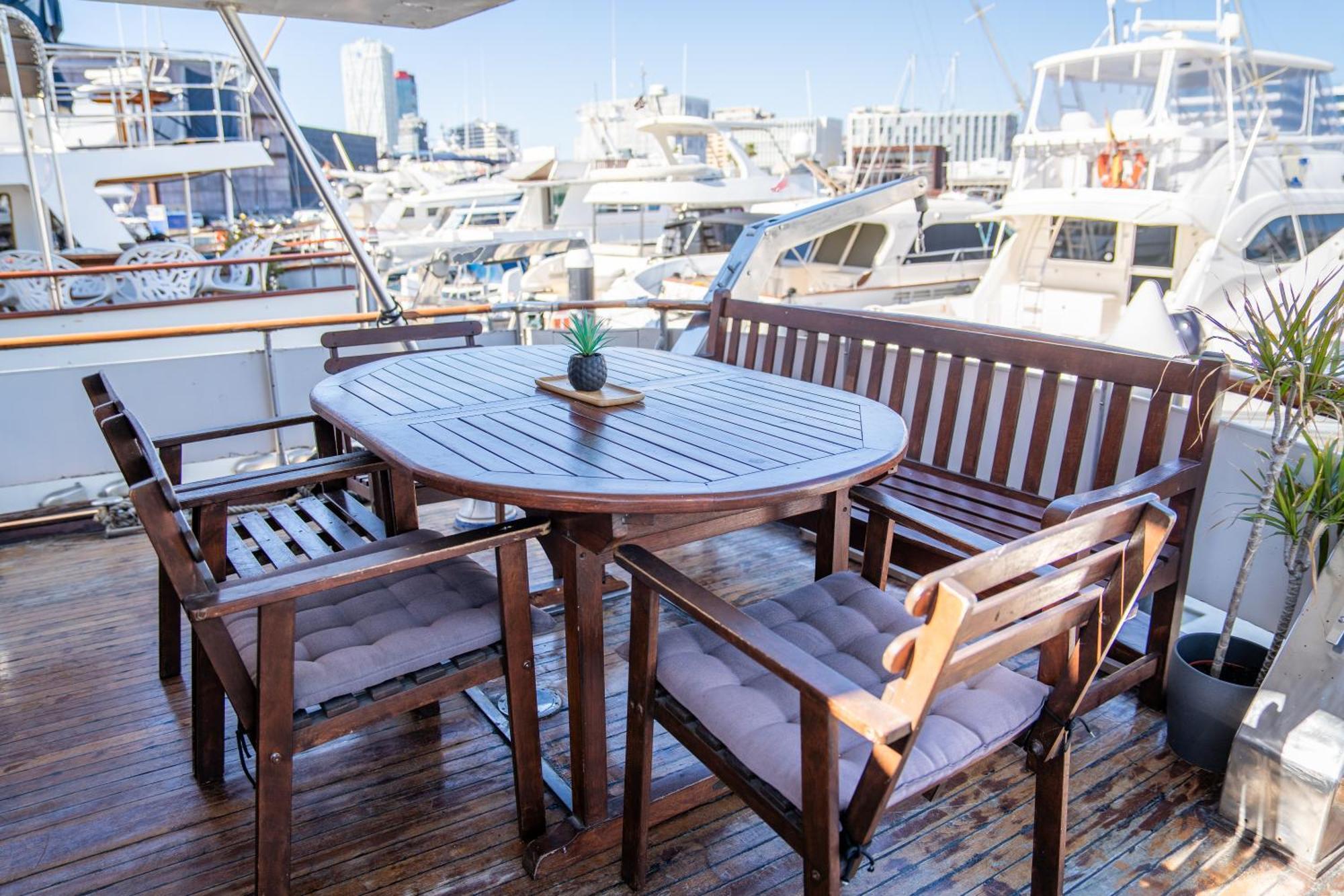 Boat Aloha Otel Sant Adria de Besos Dış mekan fotoğraf