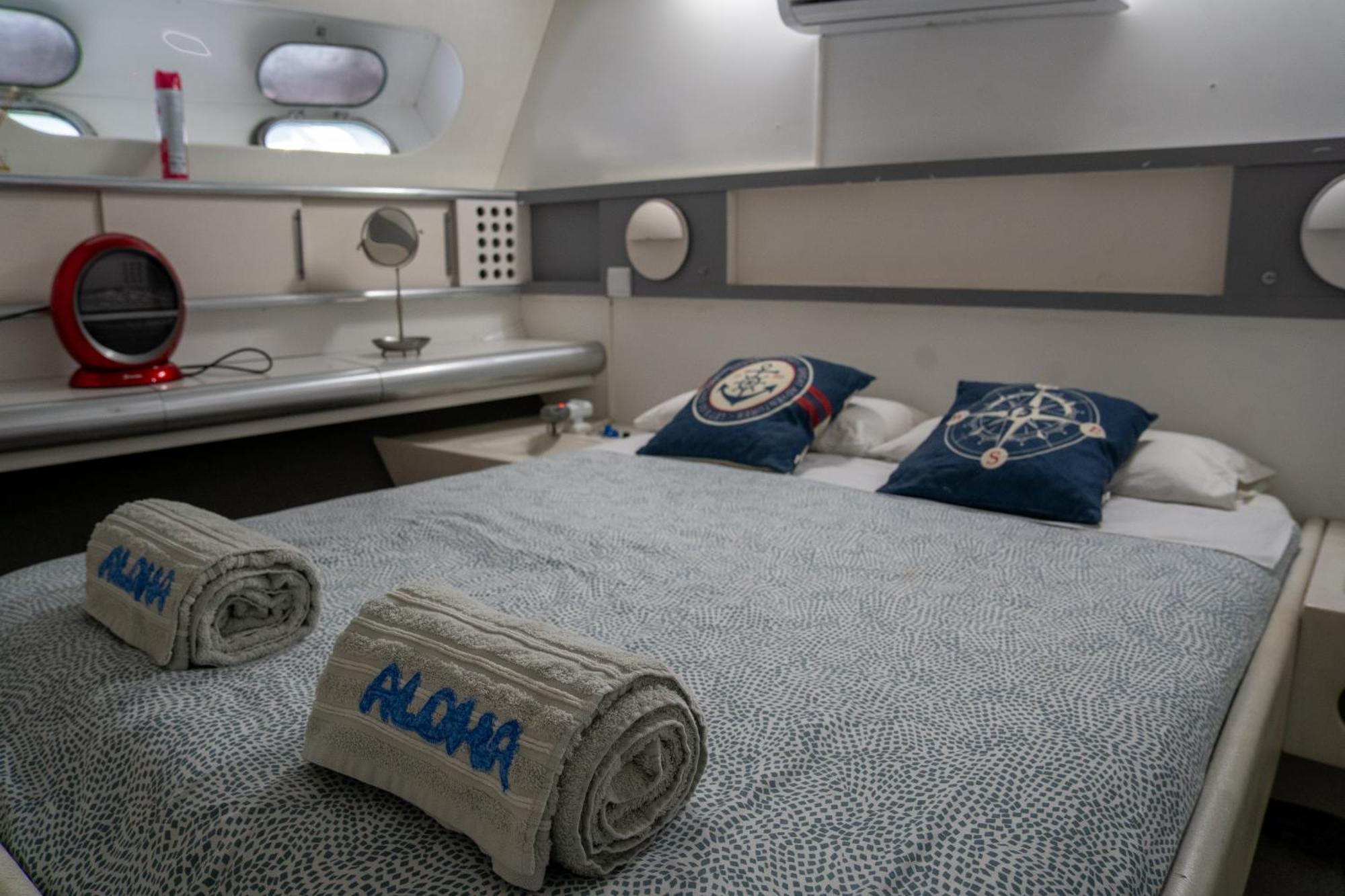 Boat Aloha Otel Sant Adria de Besos Dış mekan fotoğraf
