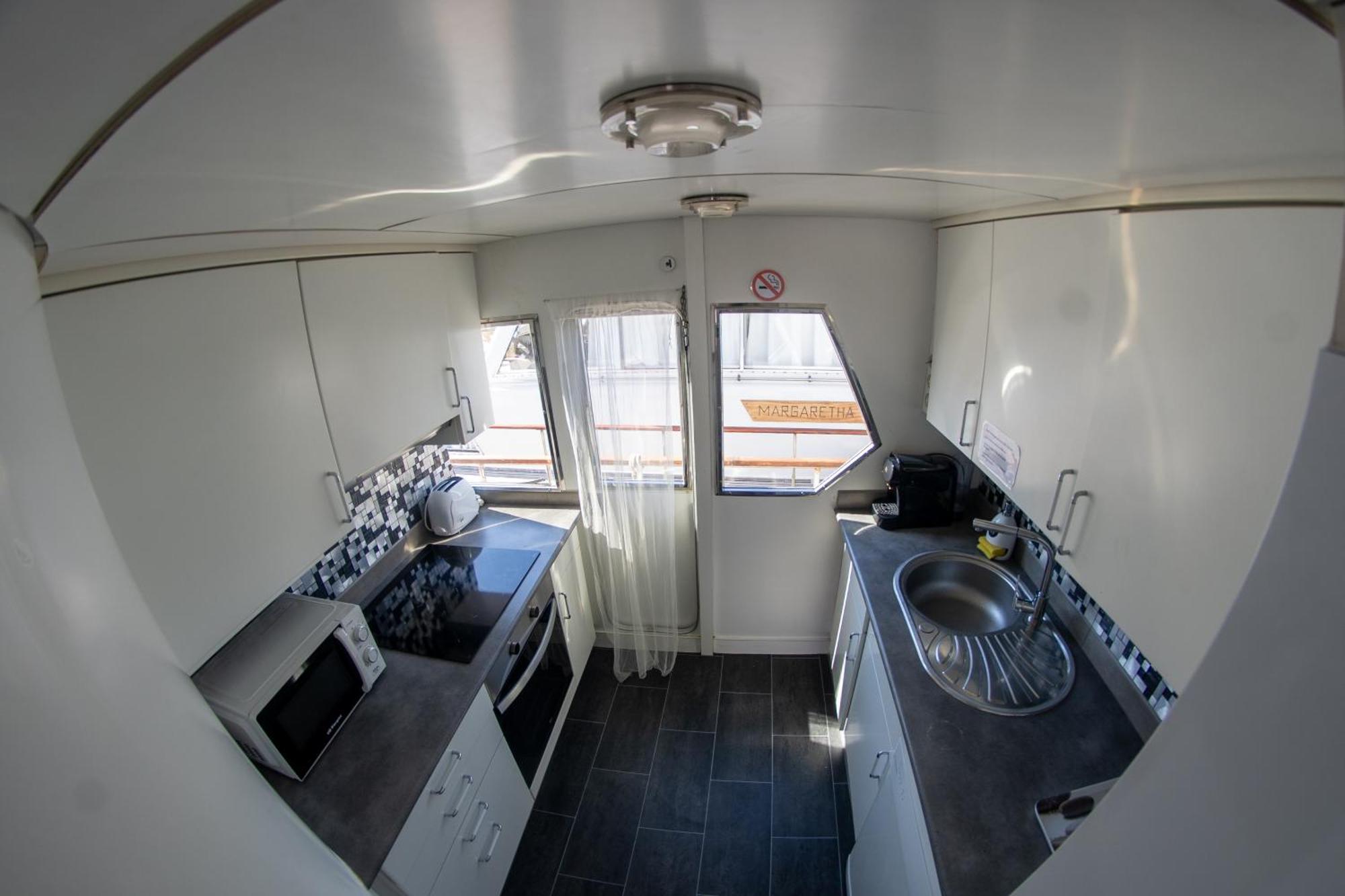 Boat Aloha Otel Sant Adria de Besos Dış mekan fotoğraf