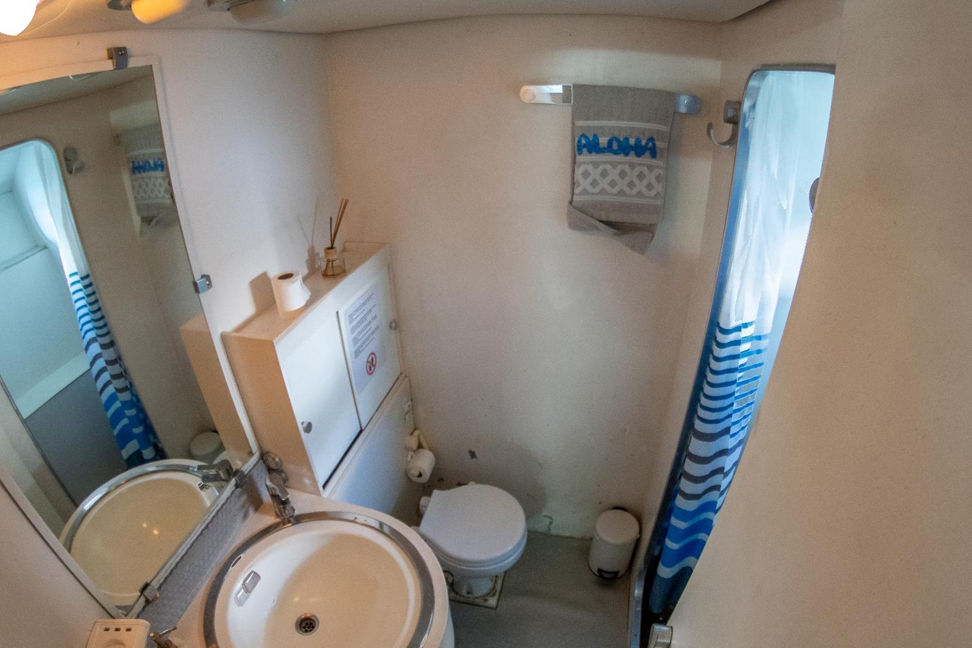 Boat Aloha Otel Sant Adria de Besos Dış mekan fotoğraf