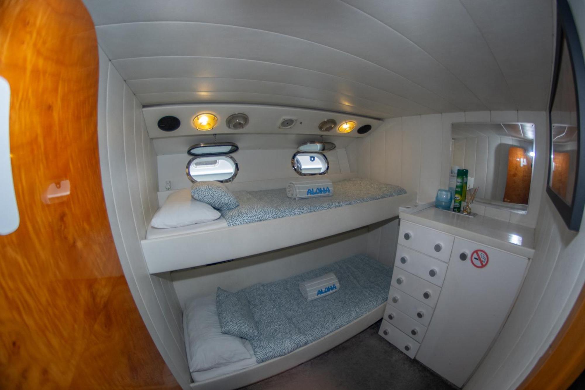 Boat Aloha Otel Sant Adria de Besos Dış mekan fotoğraf