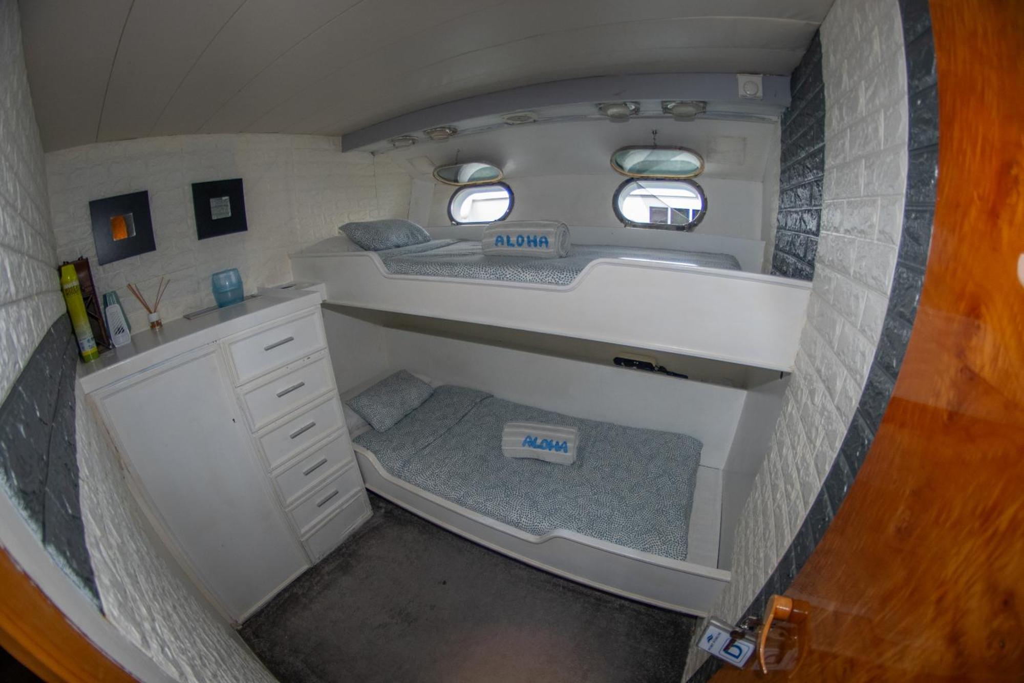 Boat Aloha Otel Sant Adria de Besos Dış mekan fotoğraf