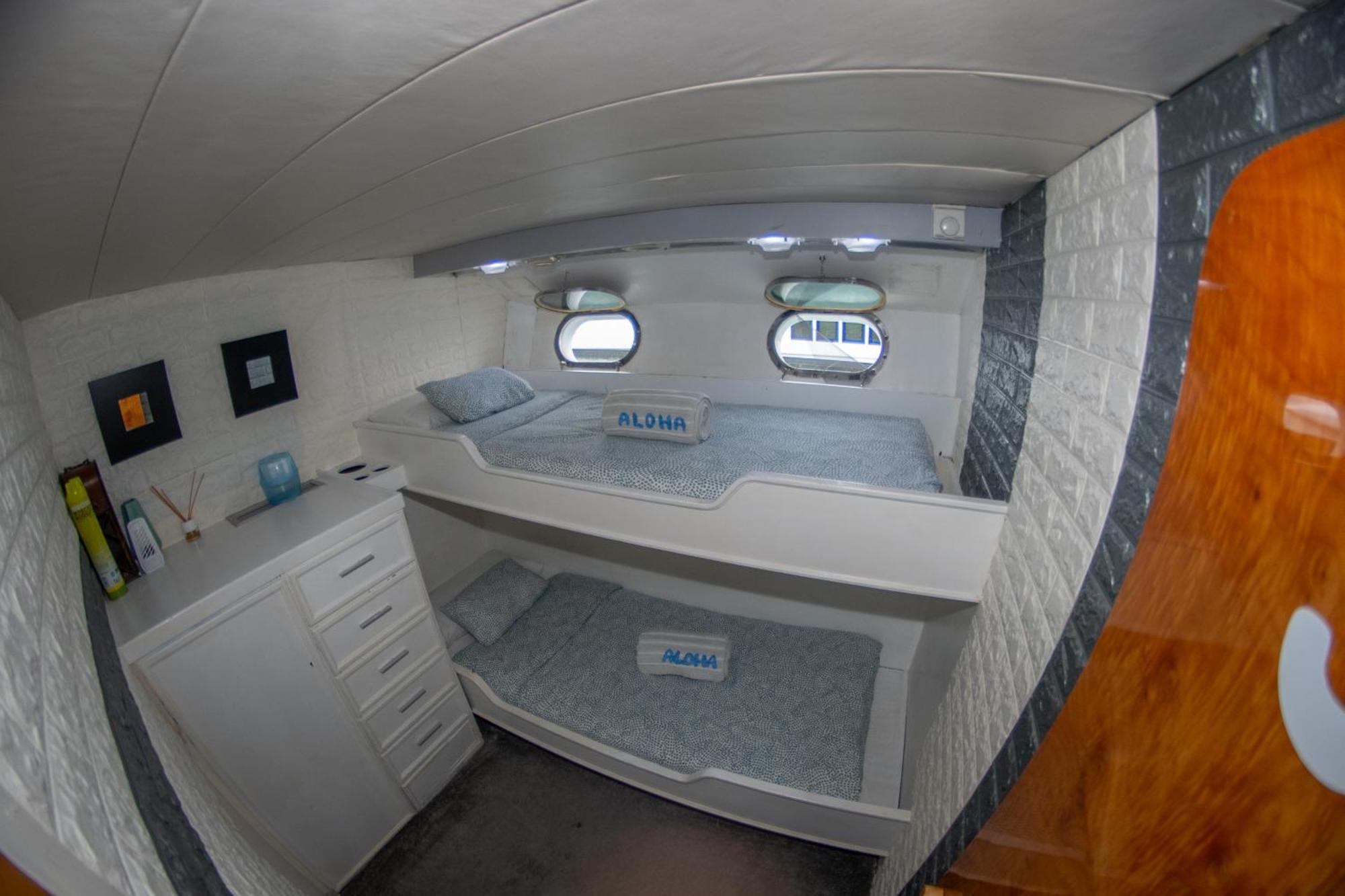 Boat Aloha Otel Sant Adria de Besos Dış mekan fotoğraf