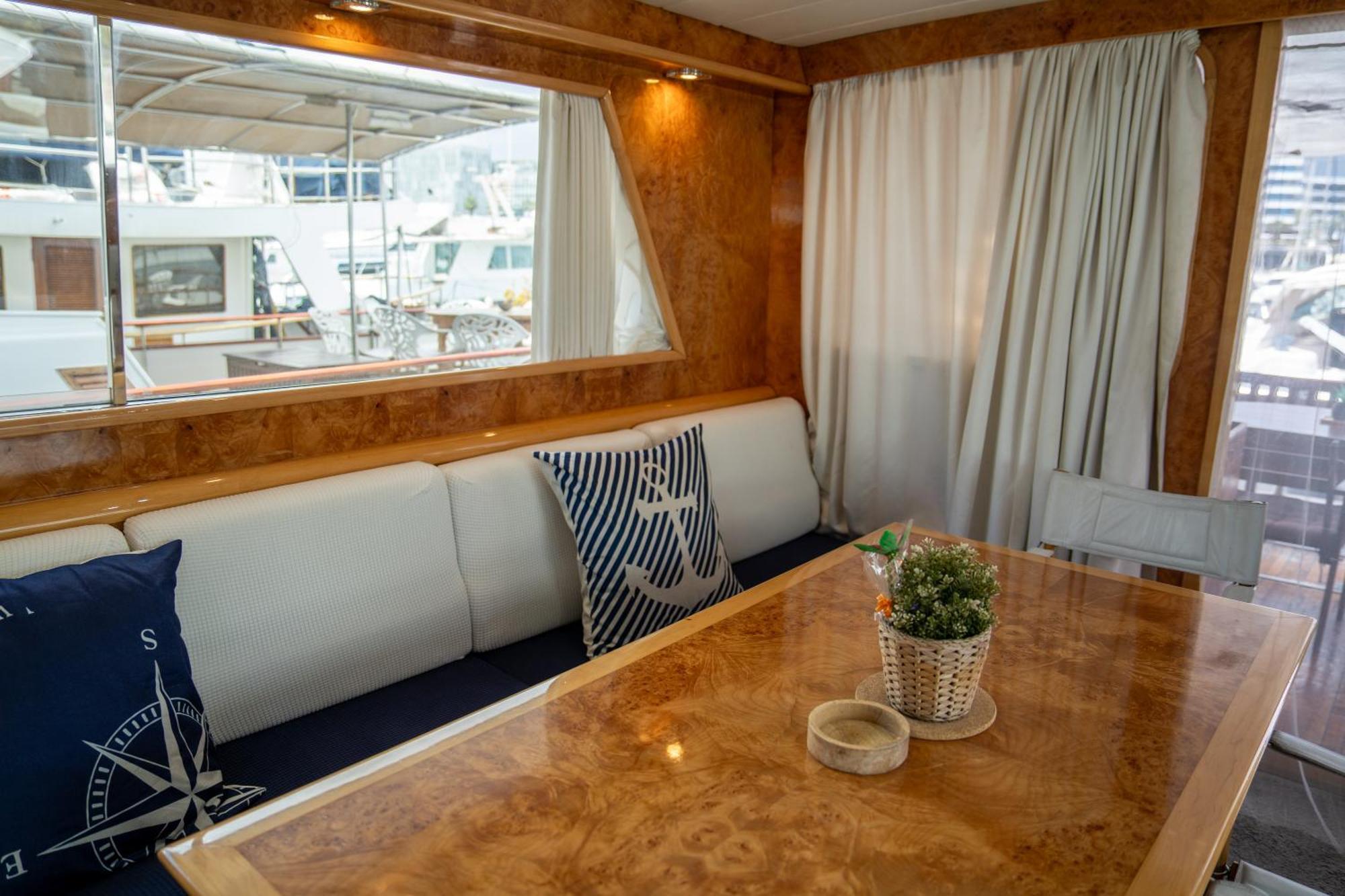 Boat Aloha Otel Sant Adria de Besos Dış mekan fotoğraf