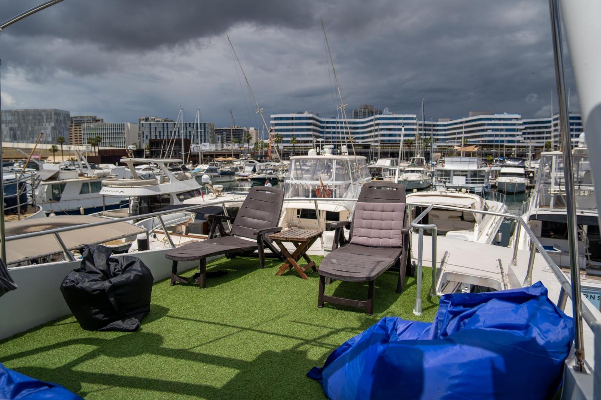 Boat Aloha Otel Sant Adria de Besos Dış mekan fotoğraf